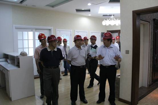 青海省經濟委員會黨組書記、主任，省國資委  黨委副書記、副主任吳海昆實地考察物產集團重點項目